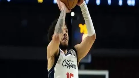 湖人替补爆发，东契奇助力：体系护航，手感虽冷火力不减！